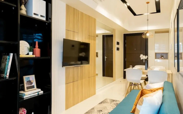 Uptown Parksuites BGC