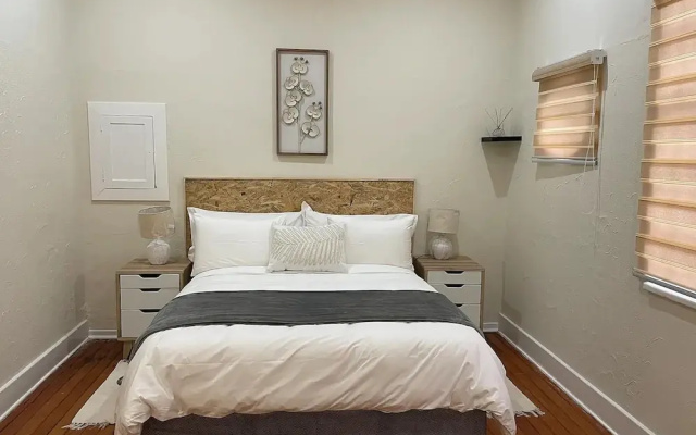 Contemporary 2 bed in Suburbs - 2081