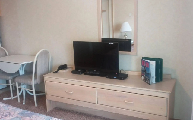 Shoreline Resort
