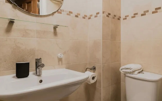 Warm Apartments in Queensway