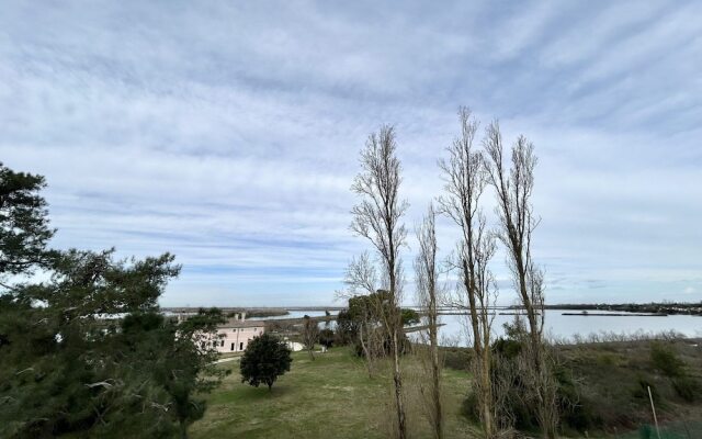 Golden Hour Retreat Lagoon View Villa With Pool