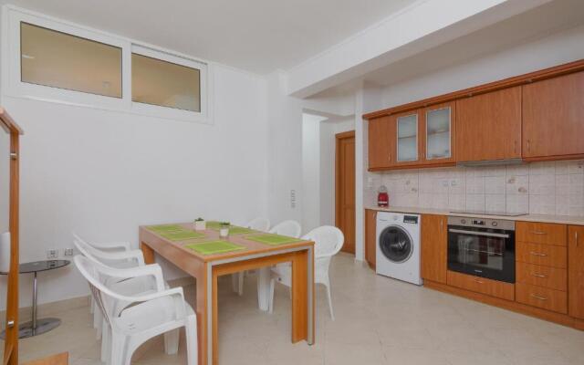 Cozy 2 bedroom apartment in Piraeus