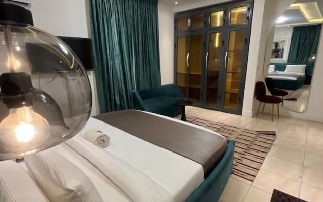 Euphoria Hotel & Suites by House 9