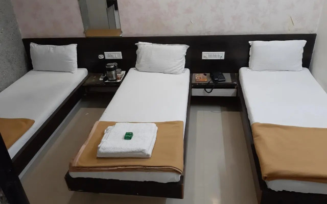 Shri Akshar Hotel