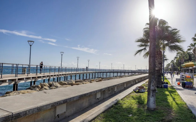 74 Prokymea- Steps From the Sea, Downtown, Balcony