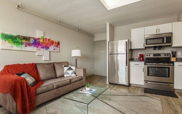 Contemporary 1 bedroom | CozySuites