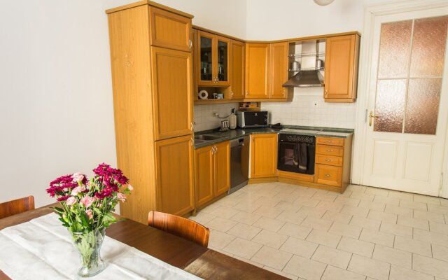 Central Retro Apartment
