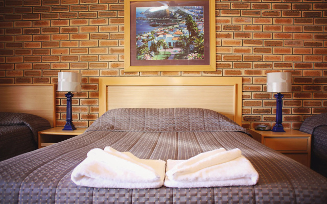 The Town House Motor Inn