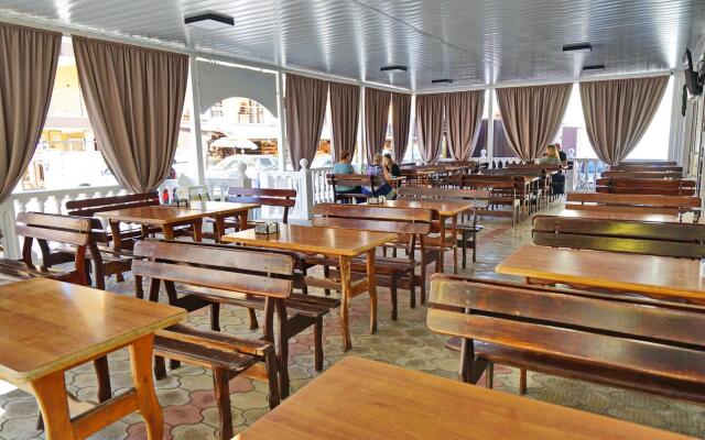 Отель на море Парус