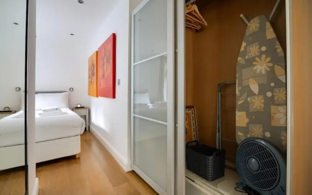 Lovely Charing Cross Apartment