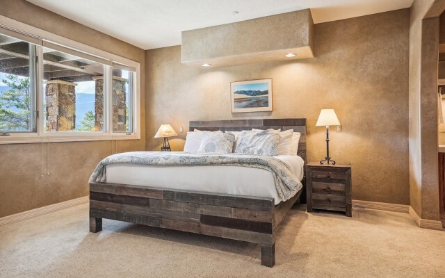 Rounds Retreat 4 Bedroom Home by RedAwning