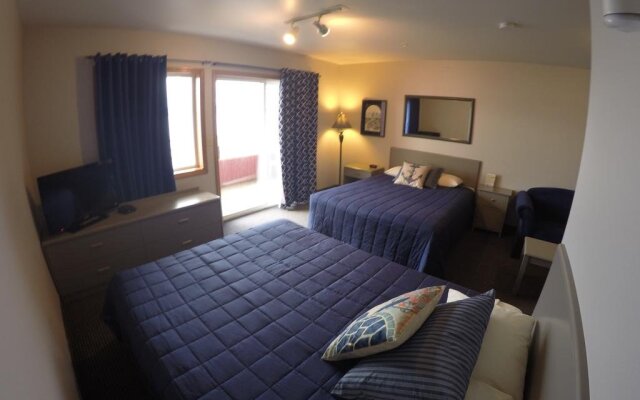 Cascade Creek Inn & Charters
