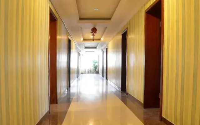 Q+ Dove Flower Hotel (Emei Mountain Baoguo Temple)