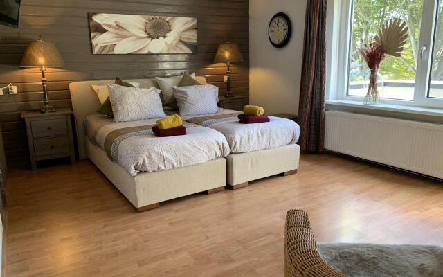 Cozy villa with wellness tub, sauna and spacious garden