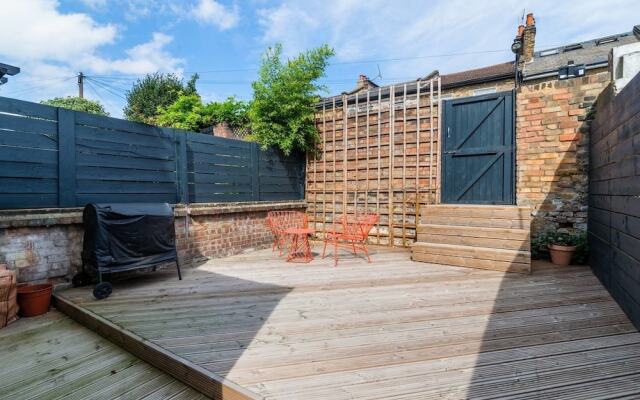 Charming 3br Home in East London W/Terrace