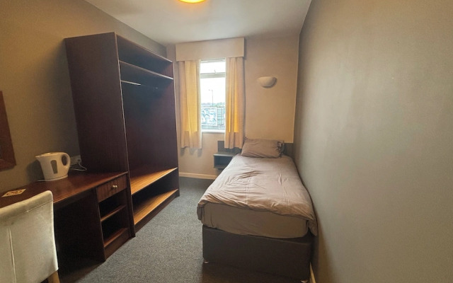 Fitzwilliam Arms Hotel