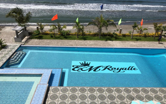 EM Royalle Hotel & Beach Resort