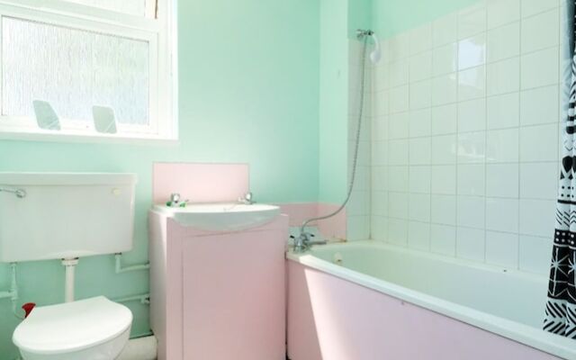 A Cosy two Bedroom Apartment, Sleeps 3