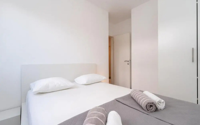 Villa S