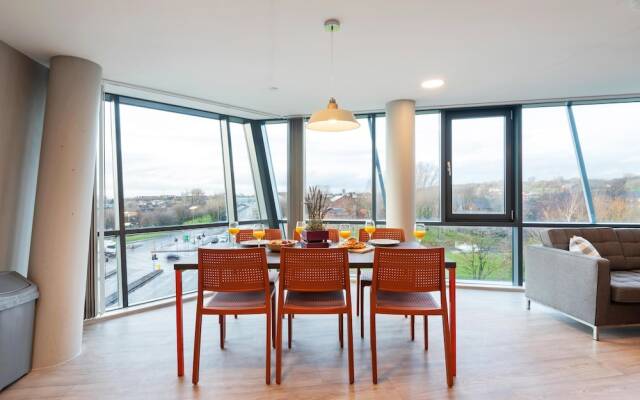 Spacious New 6BR Apartment in City Centre -sleeps6