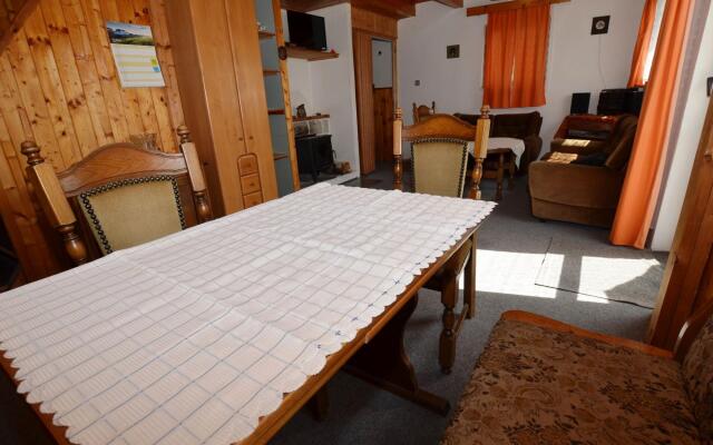 Holiday Home In Orasice- Počedělice With Garden