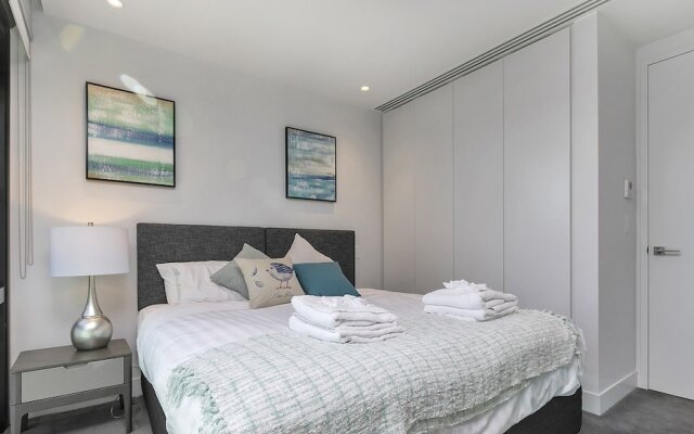 QV Modern Waterfront Apartment - 857