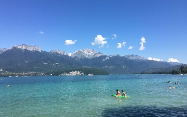 Annecy, Terrace and Comfort by the lake