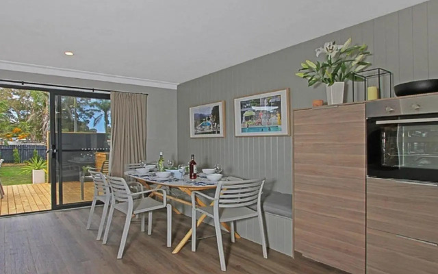 Shady Palms - Modern Beach House With Studio