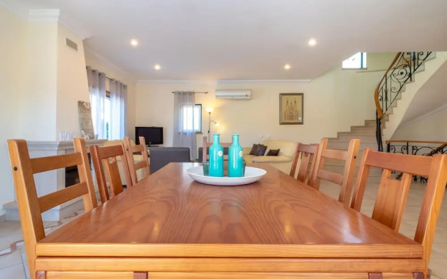 Luxury Villa in Albufeira With Heated Private Pool