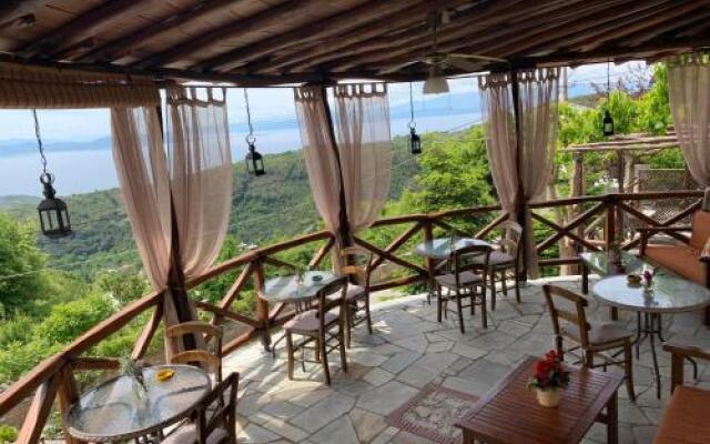 Iliovolo Guesthouse