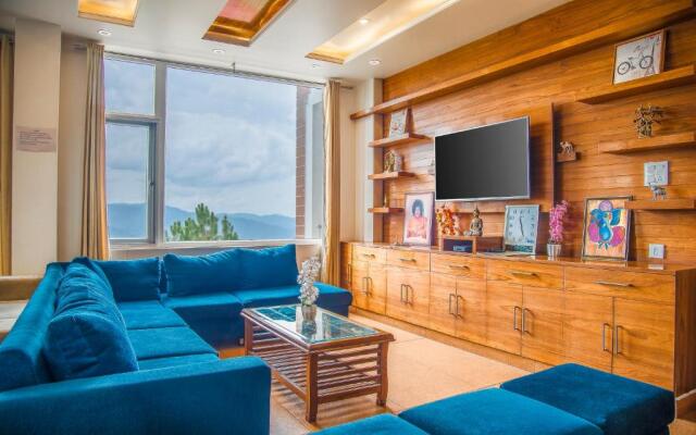 The White Haven Homestay I Rooms & Kitchen