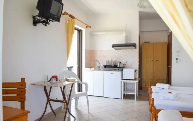 Spacious studio just 150m to the beach