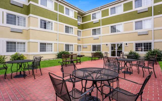 MainStay Suites Cedar Rapids North - Marion