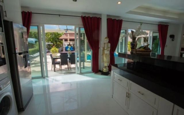 Cophi Villa 3 bd pool villa Nai harn