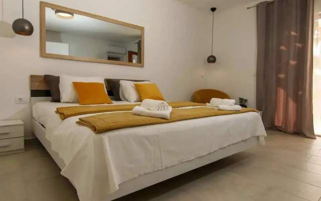 Secluded Oasis With Pool, Outdoor Kitchen, & Landscaped Terraces