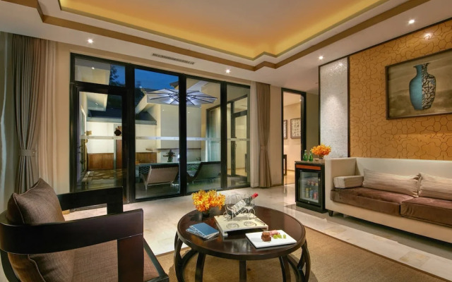 Slender West Lake Hot Spring Resort