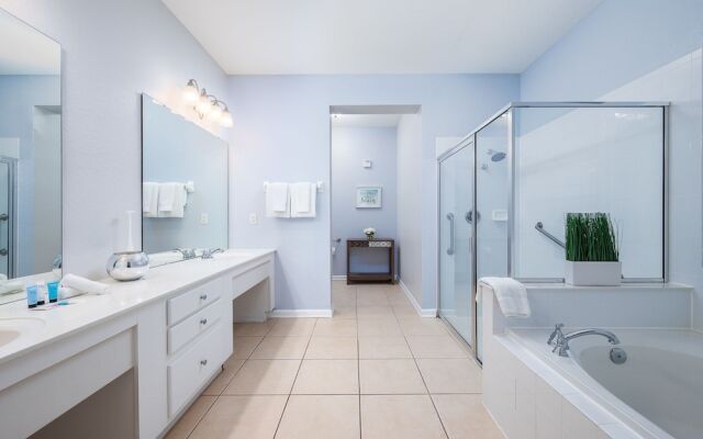 Casa Lucia Lakeview 3 Bedroom Condo by RedAwning