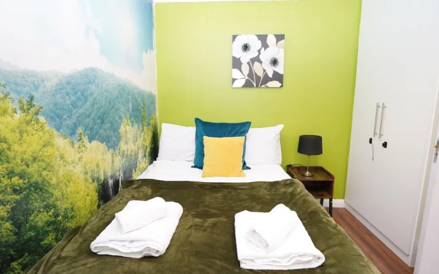 Spacious 3BR House Sleeps 6
