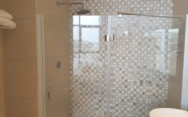 Nautica 708 Seaview Luxury Apartment