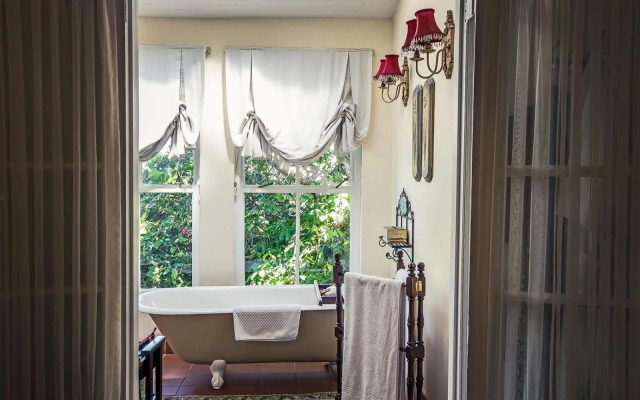 Goble Palms Guest Lodge & Urban Retreat