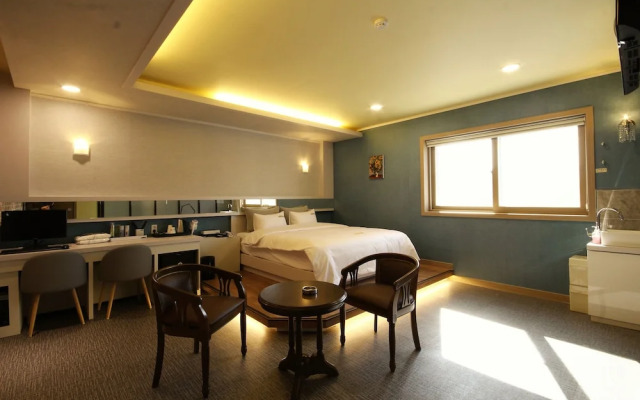 GoldenRoot Hotel in Gimhae