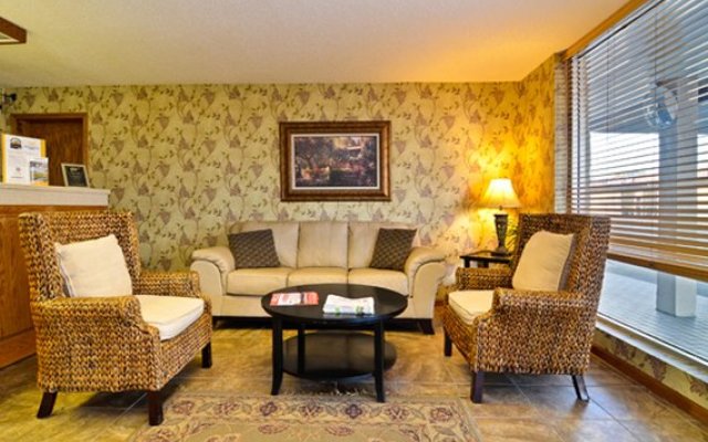 Econo Lodge Inn & Suites Salina