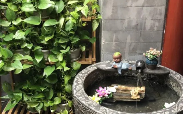 Rong Courtyard Hotel