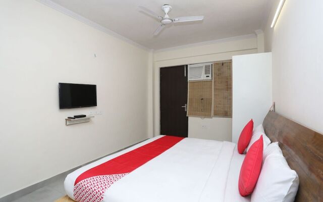 Oyo 28670 Hotel Dev Palace