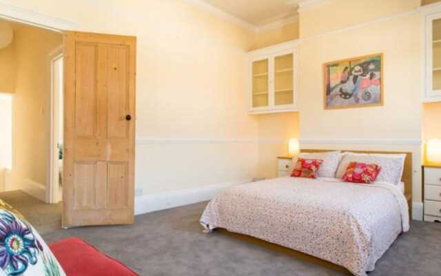 Classic Victorian House Sleeps 8 in East Brighton