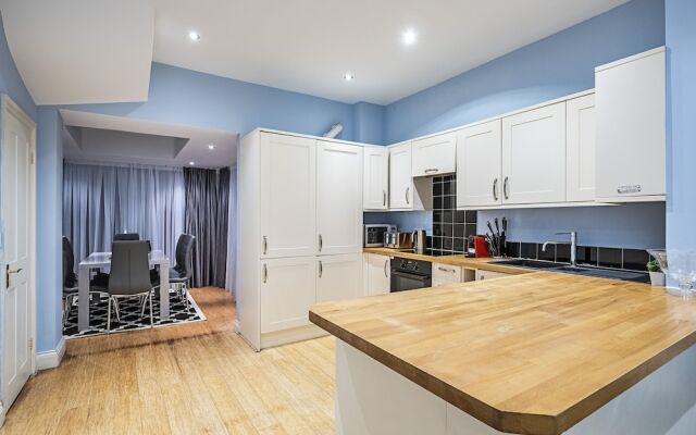Penryn Apartment by Flexystays