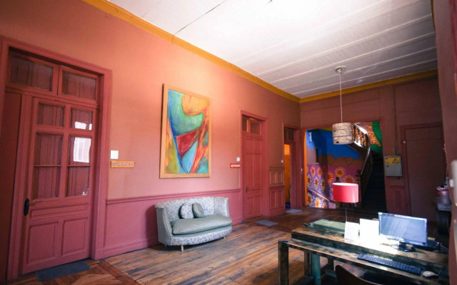 Happy House Hostel