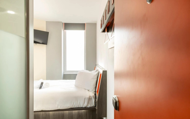 Renaissance London Heathrow Hotel