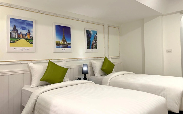 Travelier Hostel