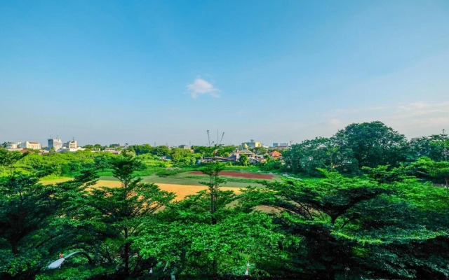 Comfy And Homey 2Br At Bassura City Apartment